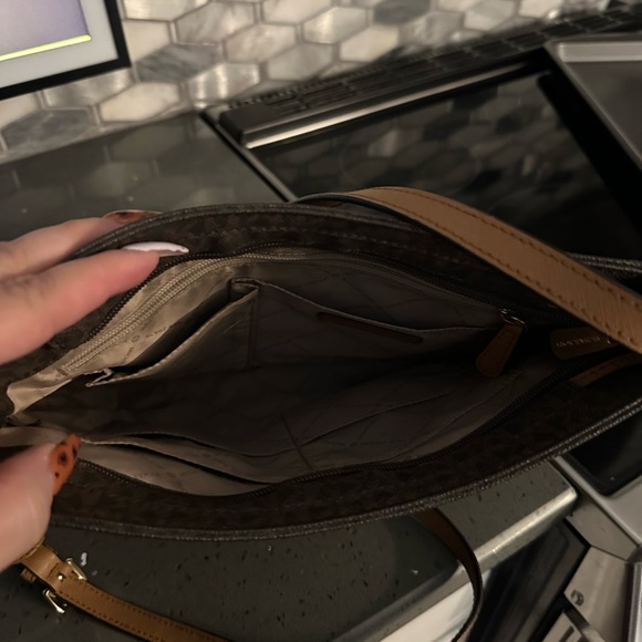 Michael Kors HandBag - Picture 4 of 4